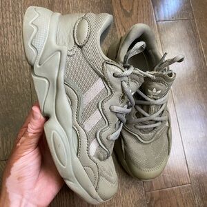 Adidas Ozweego green sneakers shoes youth size 2.5